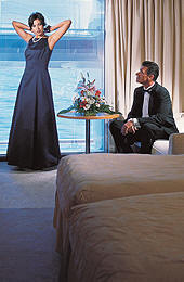Cruises Around The World Queen Elizabeth 2 Cruise Cunard World Cruises